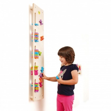 Mur de fantômes en bois
