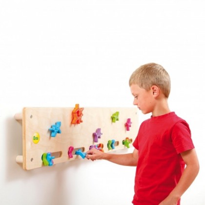 Mur de fantômes en bois