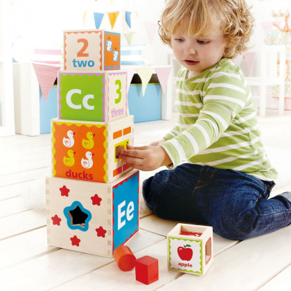 Pyramide de cubes gigogne en bois